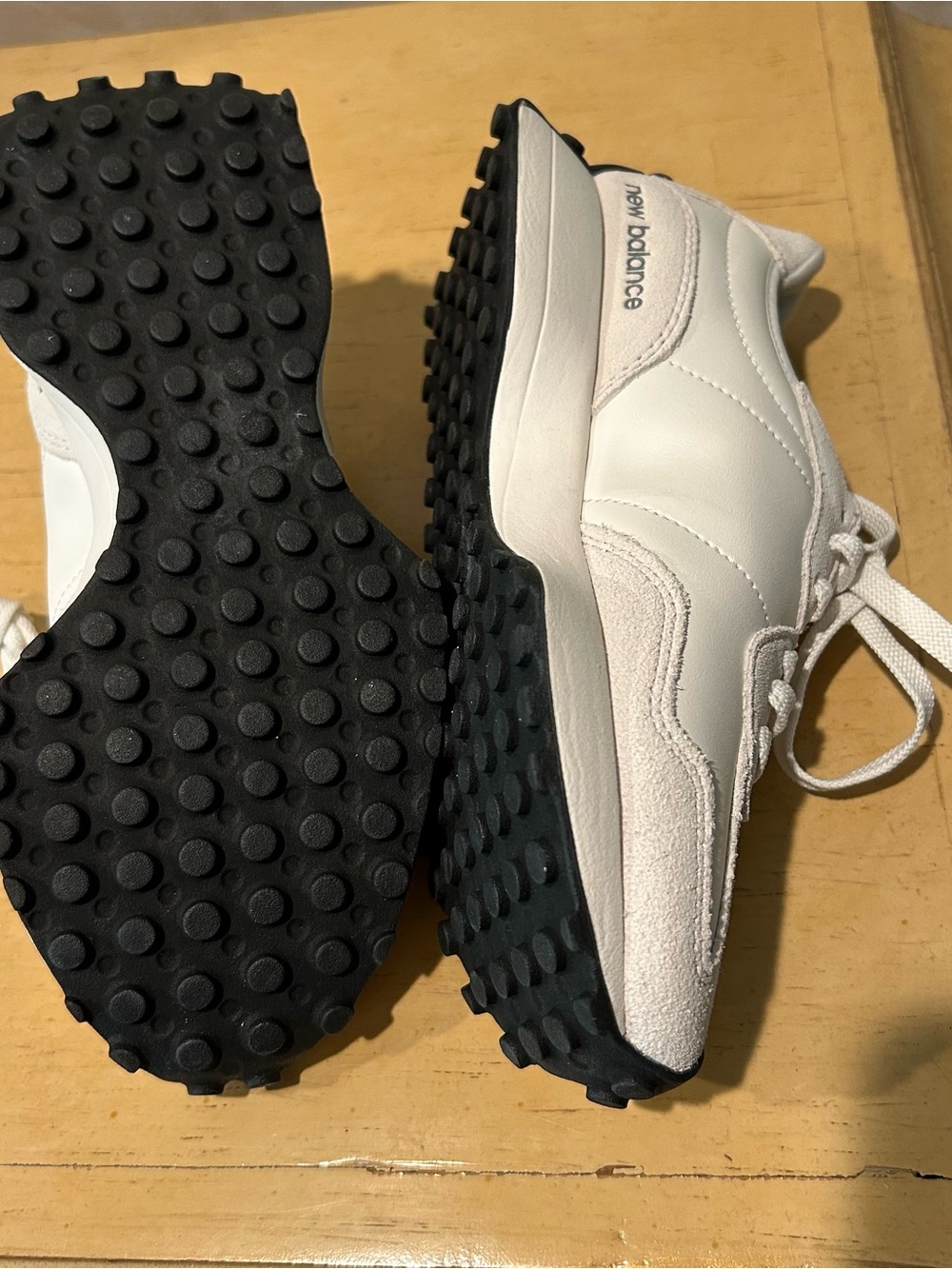 New balance womens 327 leather, suede, black and white sneaker in size 7 - Picture 12 of 14